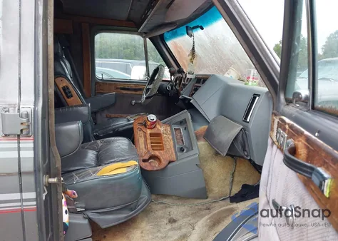 1989 GMC Rally Wagon / Van G2500 z USA, uszkodzony, nr VIN 1GDEG25KXK7513172